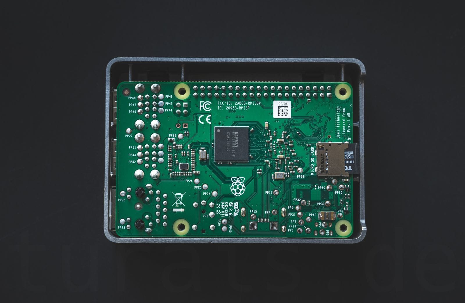 Raspberry Pi 4: Alternatives to the Raspberry and setup with Armbian and Docker.