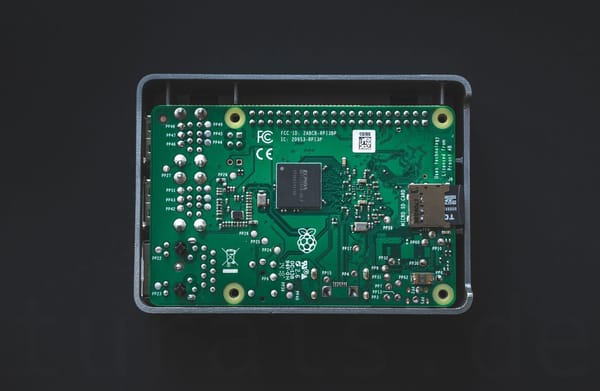 Raspberry Pi 4: Alternatives to the Raspberry and setup with Armbian and Docker.